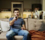 man tv kijken 90x80